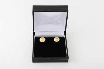 Lot 294 - A PAIR OF 18CT GOLD STUD EARRINGS, ca 1995