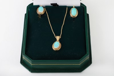 Lot 344 - A VINTAGE 14CT GOLD PENDANT, on a 14ct gold...