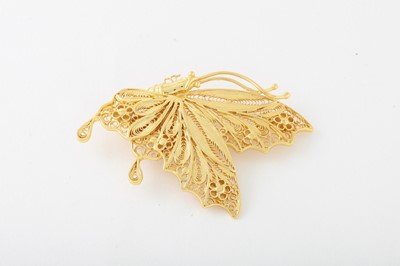 Lot 347 - A SILVER BROOCH, filigree style, modelled as a...