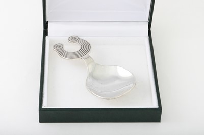 Lot 310 - A VINTAGE IRISH SILVER CADDY SPOON, by Thomas...