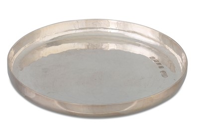 Lot 437 - A MODERN IRISH SILVER PIT TRAY, by Ida Delamer,...