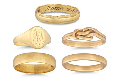 Lot 187 - FIVE YELLOW GOLD RINGS, four hallmarked, ca...