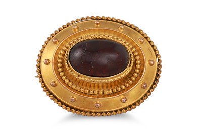 Lot 216 - AN ANTIQUE GOLD PLATED BROOCH, Etruscan style,...