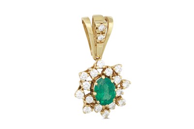Lot 300 - AN EMERALD AND DIAMOND CLUSTER PENDANT, the...