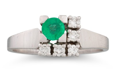 Lot 311 - AN EMERALD AND DIAMOND CLUSTER RING, of square...