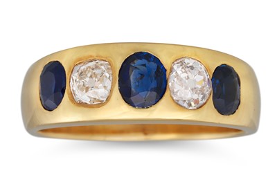 Lot 113 - AN ANTIQUE DIAMOND AND SAPPHIRE RING, inset...