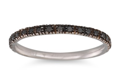 Lot 138 - A BLACK DIAMOND SET ETERNITY RING, mounted in...