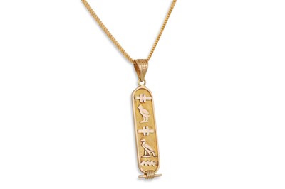 Lot 155 - AN EGYPTIAN GOLD PENDANT, on a 22ct gold chain