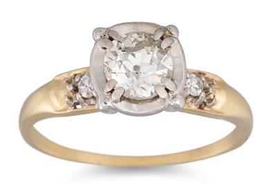 Lot 183 - A DIAMOND SOLITAIRE RING, the old cut diamond...