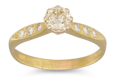 Lot 184 - A DIAMOND SOLITAIRE RING, the brilliant cut...