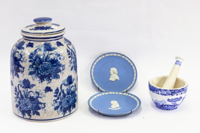 Lot 217 - A LARGE BLUE AND WHITE FLORAL JAR, a pestle &...