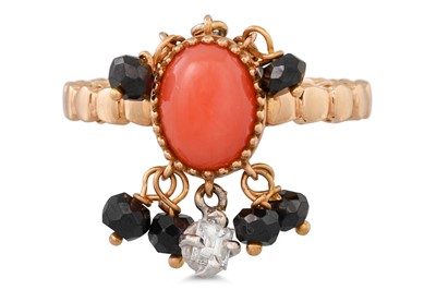 Lot 141 - AN ITALIAN DESIGN CORAL, ONYX AND DIAMOND RING,...