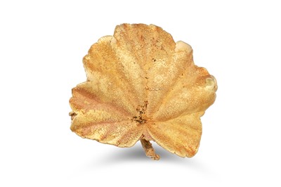 Lot 221 - A GOLD BROOCH, modelled as a leaf