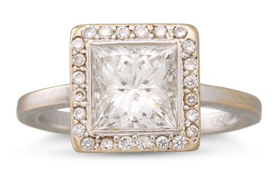 Lot 165 - A DIAMOND SOLITAIRE RING, the princess cut...