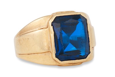 Lot 228 - A 14CT GOLD GENT'S GEM SET RING, size P - Q, 8....