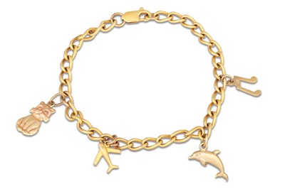 Lot 18 - A 9CT YELLOW GOLD CURB LINK BRACELET, with...