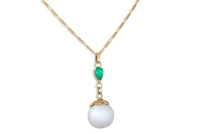 Lot 148 - A SOUTH SEA PEARL AND COLOMBIAN EMERALD...
