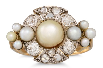 Lot 169 - AN ANTIQUE PEARL AND DIAMOND SET PLAQUE RING,...