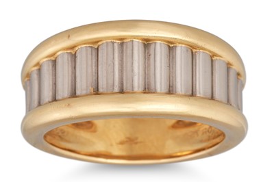 Lot 173 - A CARTIER TWO COLOUR GOLD RING, ribbed design,...