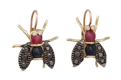 Lot 116 - A PAIR OF NOVELTY EARRINGS, modelled as bees,...