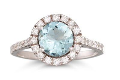 Lot 117 - AN AQUAMARINE AND DIAMOND CLUSTER RING, the...