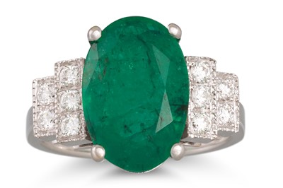 Lot 118 - AN EMERALD AND DIAMOND RING, the oval emerald...