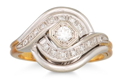 Lot 123 - A DIAMOND CLUSTER RING, two colour gold....