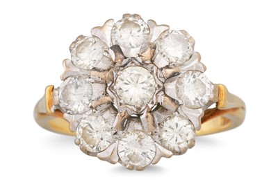 Lot 18 - A DIAMOND CLUSTER RING, daisy form, mounted in...