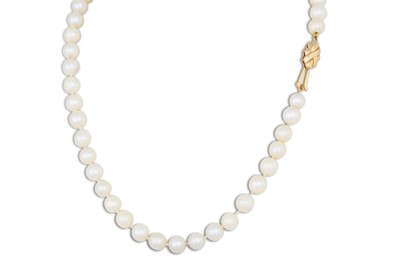 Lot 26 - A CULTURED PEARL NECKLACE, to a yellow gold clasp