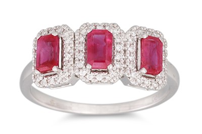 Lot 29 - A THREE STONE RUBY AND DIAMOND CLUSTER RING,...