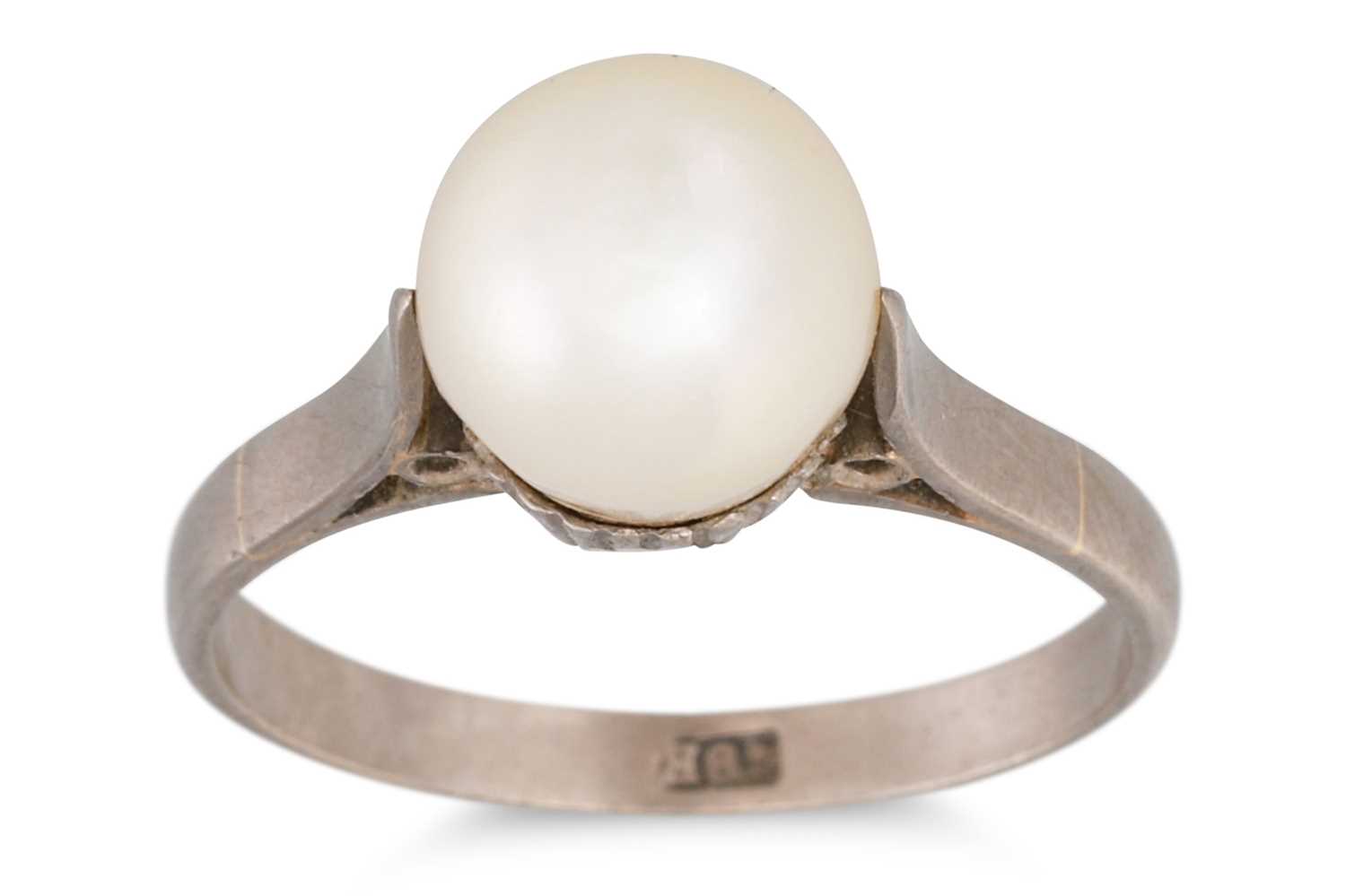 Lot 242 - A CULTURED PEARL RING, mounted in 18ct white...