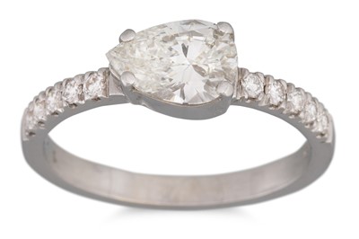 Lot 252 - A DIAMOND SOLITAIRE RING, the pear shaped...