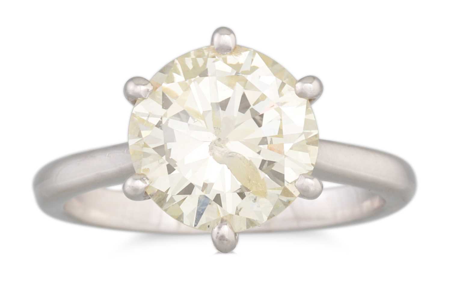 Lot 258 - A DIAMOND SOLITAIRE RING, mounted in 18ct...