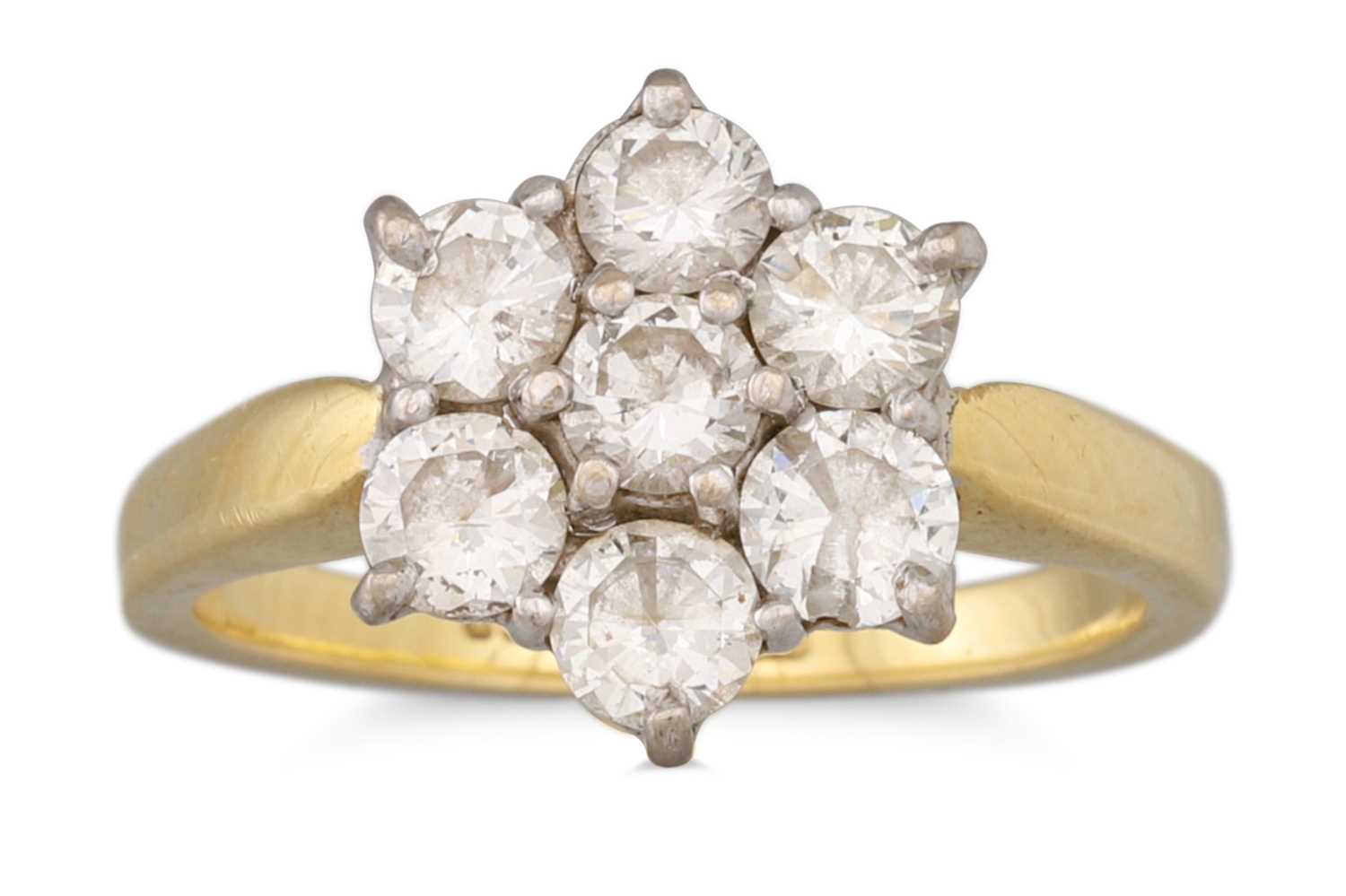 Lot 285 - A DIAMOND CLUSTER RING, the round brilliant...