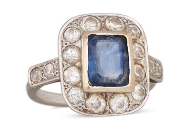 Lot 287 - A SAPPHIRE AND DIAMOND CLUSTER RING, the...