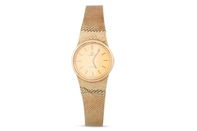 Lot 394 - A 9CT GOLD LADY'S OMEGA QUARTZ WRISTWATCH,...