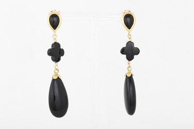 Lot 56 - A PAIR OF ONYX DROP EARRINGS, yellow gold...