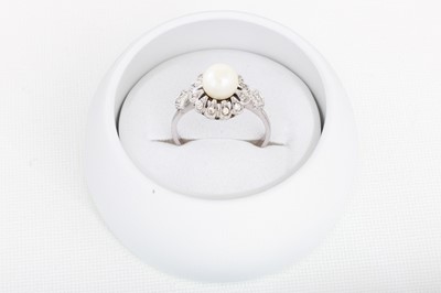 Lot 117 - A VINTAGE PEARL AND DIAMOND RING, of cluster...