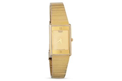 Lot 411 - A LADY'S SEIKO QUARTZ GOLD PLATED WRISTWATCH,...