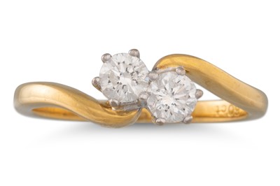 Lot 170 - A TOI ET MOI DIAMOND RING, the round brilliant...