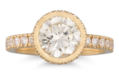 Lot 219 - A DIAMOND SOLITAIRE RING, the brilliant cut...