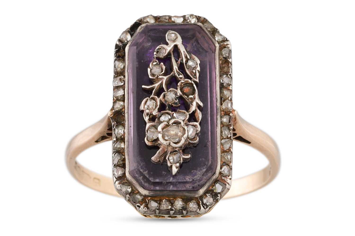 Lot 6 - AN ANTIQUE AMETHYST AND DIAMOND SET RING, the...