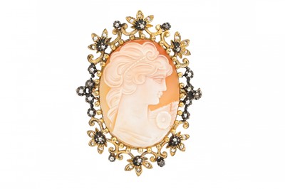 Lot 331 - AN ANTIQUE SHELL CAMEO BROOCH, depicting a...