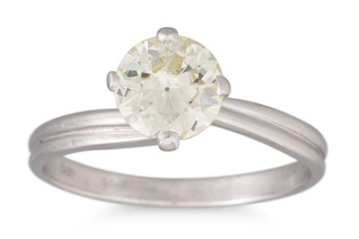 Lot 169 - A DIAMOND SOLITAIRE RING, the old cut diamond,...