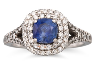 Lot 227 - A SAPPHIRE AND DIAMOND CLUSTER RING, the...