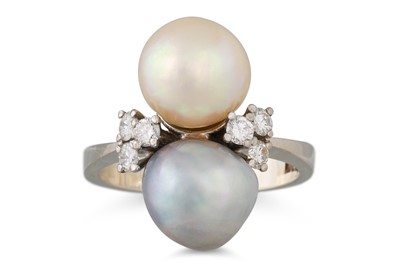 Lot 182 - A TWO STONE PEARL RING, to diamond shoulders,...