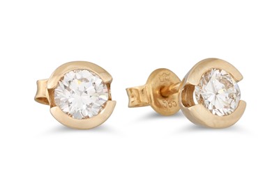 Lot 183 - A PAIR OF DIAMOND STUD EARRINGS, the brilliant...