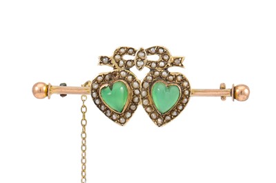 Lot 338 - A PEARL AND EMERALD DOUBLE HEART BROOCH,...