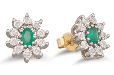 Lot 19 - A PAIR OF DIAMOND AND EMERALD CLUSTER EARRINGS,...