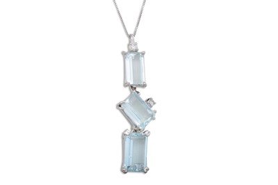 Lot 236 - AN AQUAMARINE AND DIAMOND PENDANT, set with...